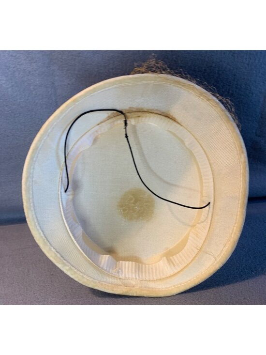 Ladies Ivory Hat Velvet Trim & Lace Doily Accents Size 22 Net Veil Vtg main image 4
